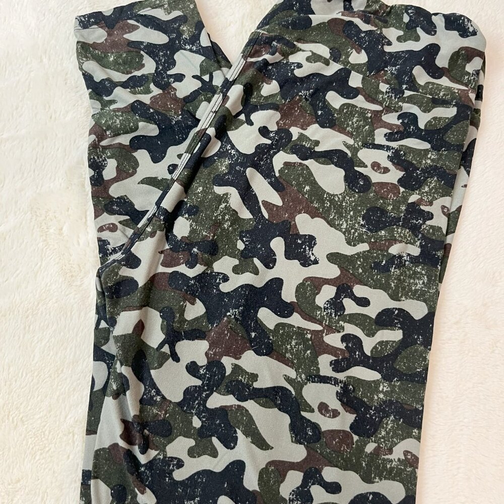 Lularoe Tall & Curvy Camo leggings - green black